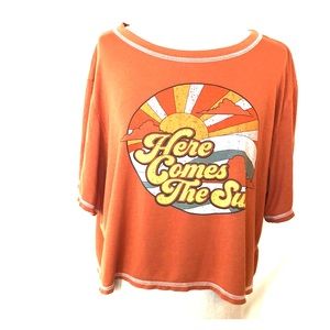 Here comes the sun graphic tee